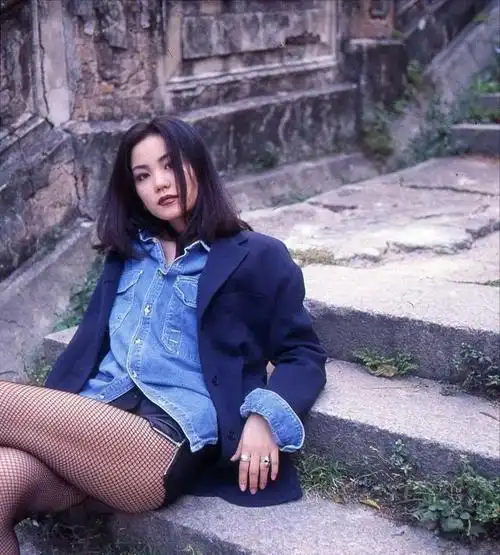 李亚鹏阳了小18岁妻子被赞贤惠大白王菲收到4千多条差评