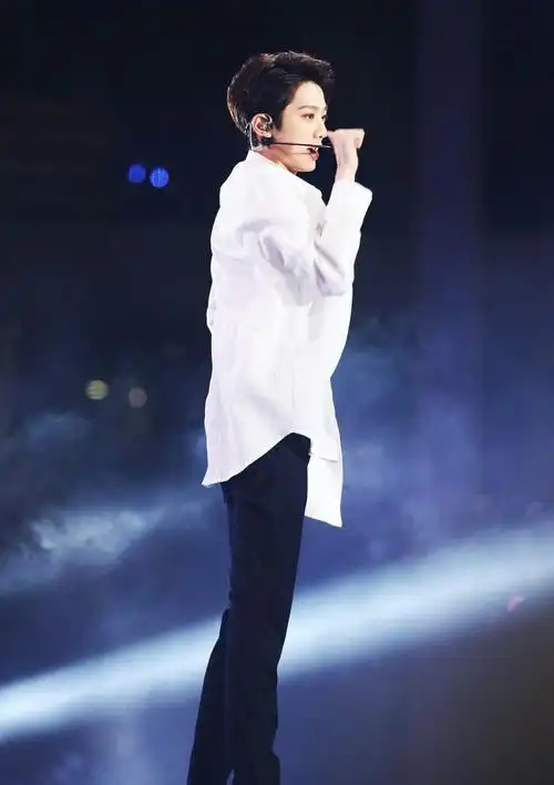 舞台事故处理能力满分,赖冠霖:年纪小不是借口!