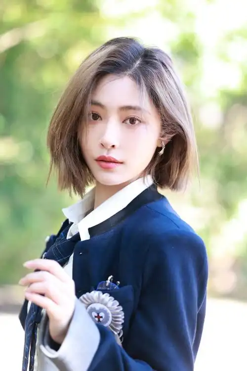 许佳琪超话02@许佳琪kiki#许佳琪着迷pv#像一缕轻风,拂过心里.