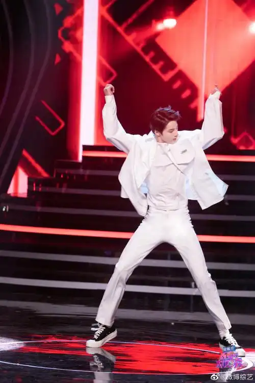 刘耀文大背头##刘耀文国风长袍造型##百变大咖秀