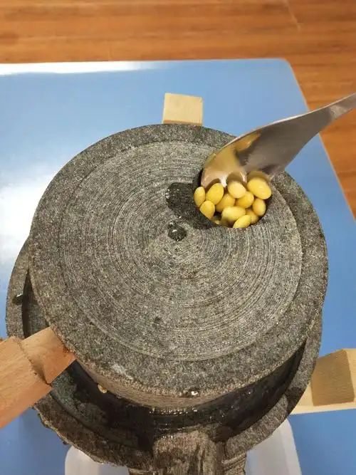 【陕师大金泰丝路花城幼儿园】小三班——石磨圆圆,豆浆香香