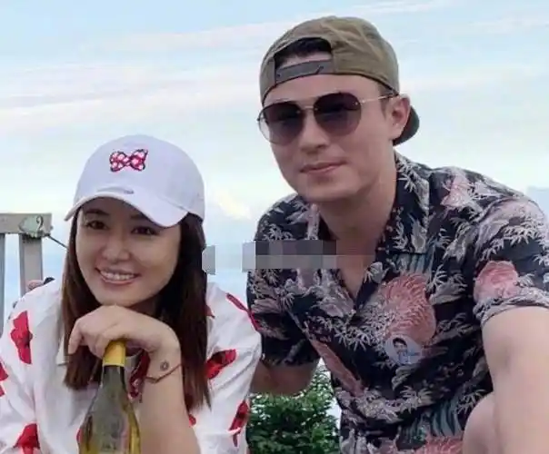 林心如霍建华带女儿出行,3岁小海豚身高抢镜!_人生_宝贝_感觉