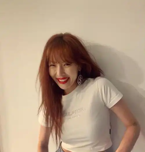 泫雅官宣恋情后闺蜜孟佳取关粉丝关站男方黑历史被骂太脏