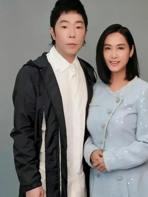 黄贯中朱茵:老派爱情好长情  谁能想到黄贯中十年前的一眼心动,十年后