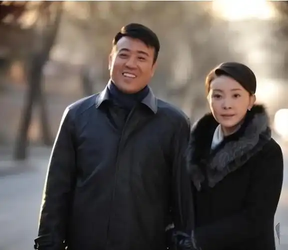 回顾演员于和伟我这辈子正确的决定就是娶了一个平凡的妻子