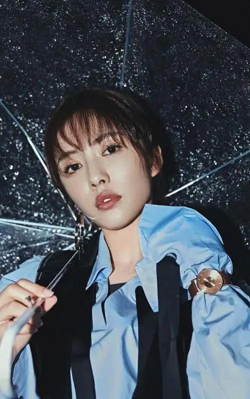 蔡文静雨天时尚街拍高清图片46