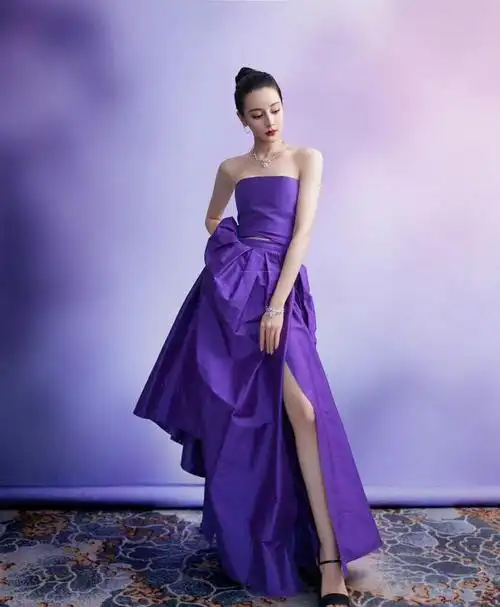 迪丽热巴身穿dior 2023早秋系列礼服亮相品牌活动