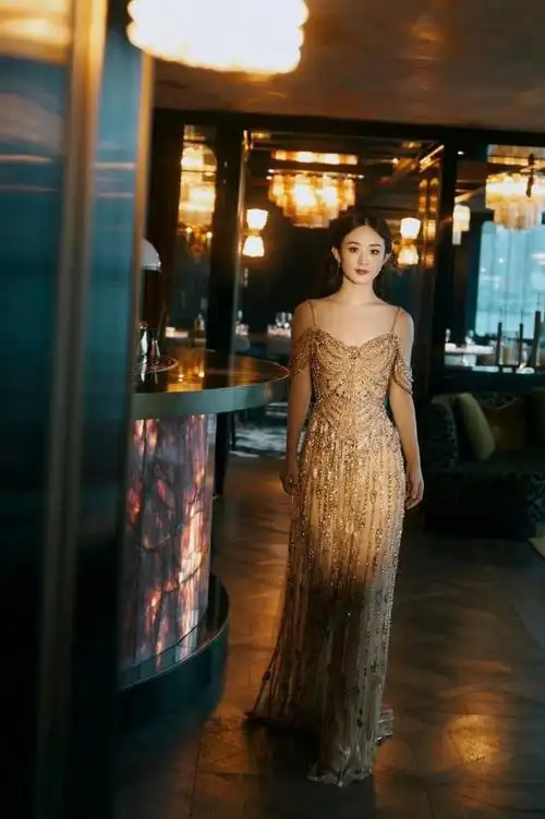 赵丽颖鎏金亮钻裙##赵丽颖今晚红毯造型