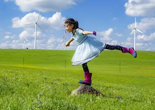 快乐的草原小姑娘