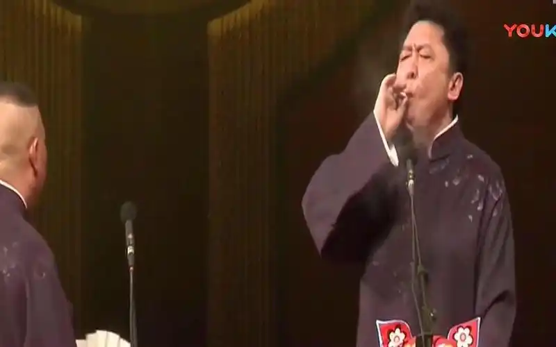 德云社众人学于谦抽烟