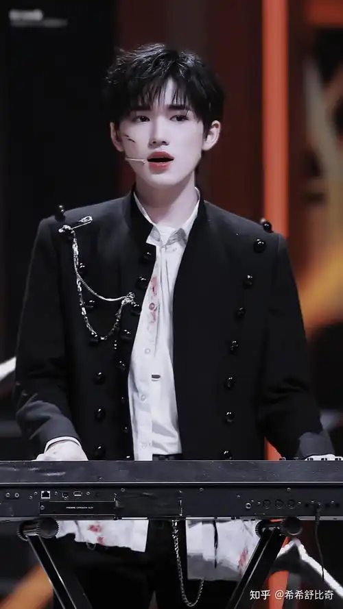 宋亚轩有哪些出圈的图片