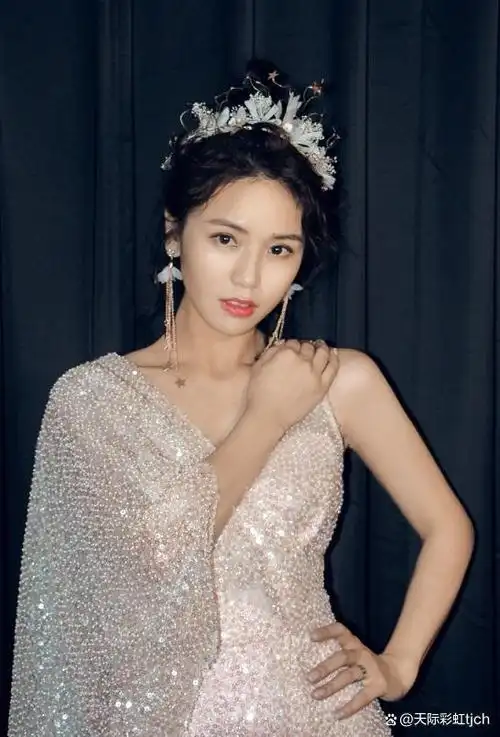 黄英,中国内地女歌手,演员