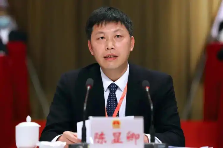 市委书记陈显卿在闭幕大会上讲话