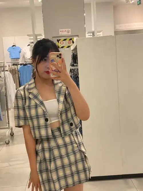 我不信女生身高155体重110能有什么好看的衣服不服来辩肚子有肉胸大