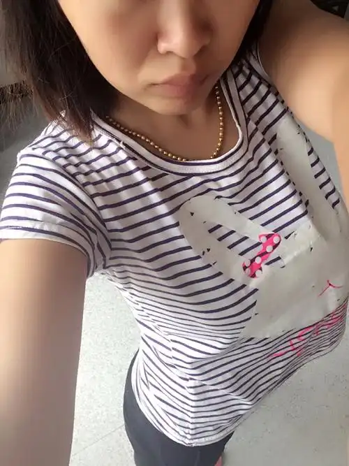 胸真的会一大一小?