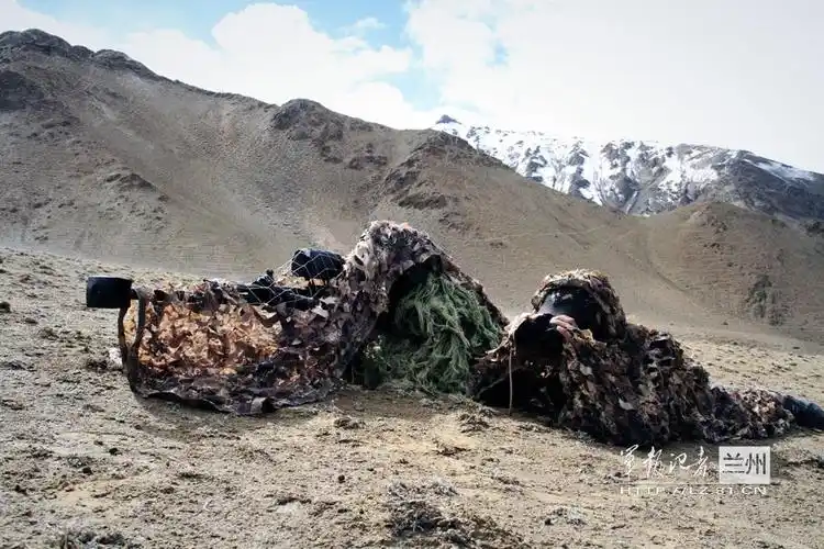 军方曝新疆军区精锐特战部队 单兵武器强悍_军事图片_中国广播网