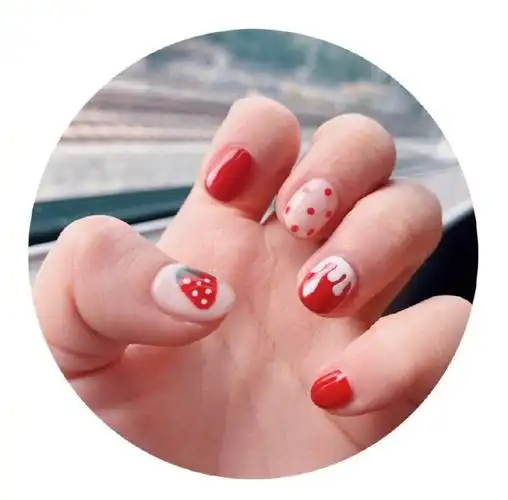 甜甜的女生小草莓美甲图片16