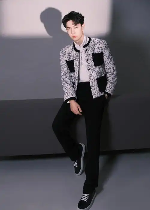 王一博全身照高清壁纸(王一博全身照高清壁纸)-海纳网