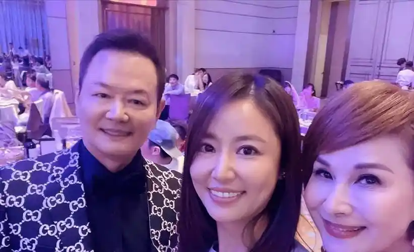 林心如为73岁老父亲庆生!