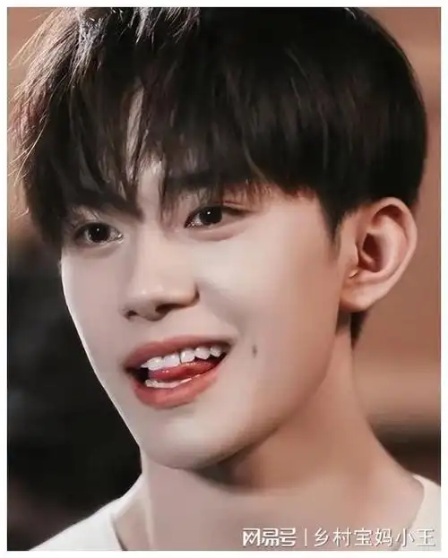 易烊千玺:在努力之下,逐渐拉开了与同伴之间的差距