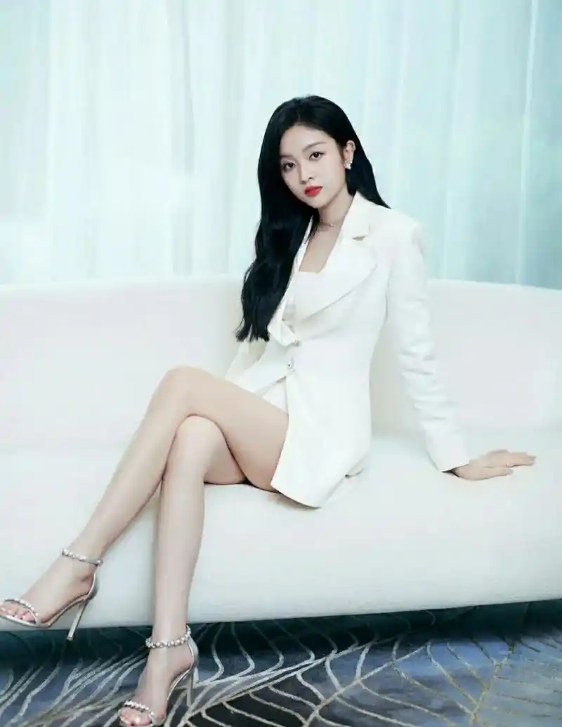 上热门97 #大长腿 #完美身材 #美出高级感 #吴宣仪  - 抖音