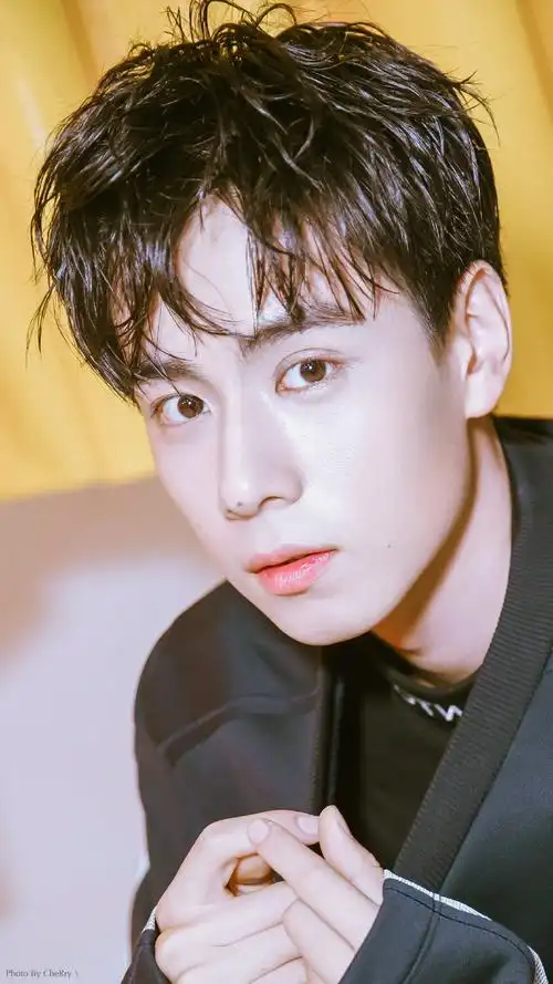 【胡一天】【美图】近距离观看胡天天的神仙颜值