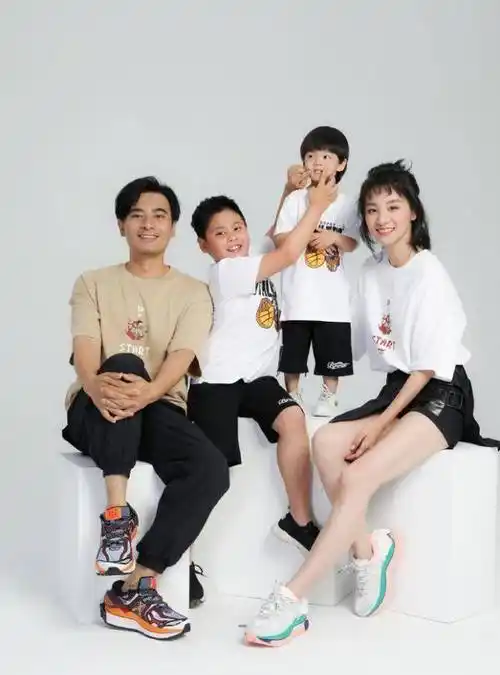 自曝与罗晋常年两地分居,2岁女儿由外公照顾_工作_吴樾_模式