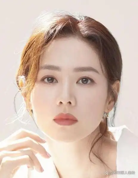 美妆师爆料韩国女明星全素颜出镜,皮肤状态很好,称得上顶级美女