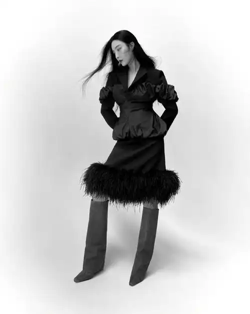 范冰冰登上知名杂志国际版十周年冬季刊封面,先锋时尚质感十足