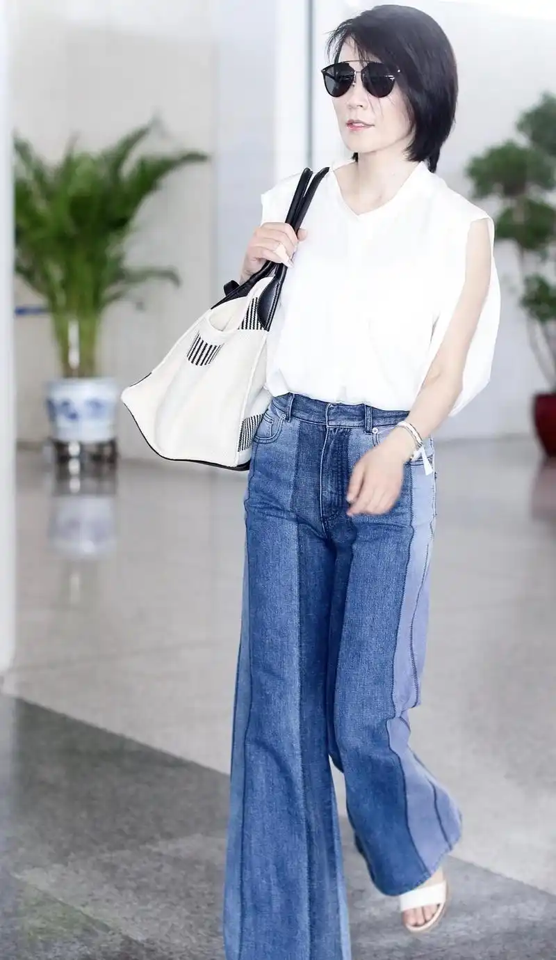 原创俞飞鸿真不愧是气质女神穿白衬衫搭配牛仔裤走机场简约大气