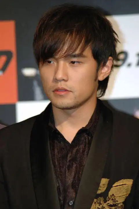 周杰伦晒20年前清纯帅照登微博热搜全是歌迷才懂的回忆杀