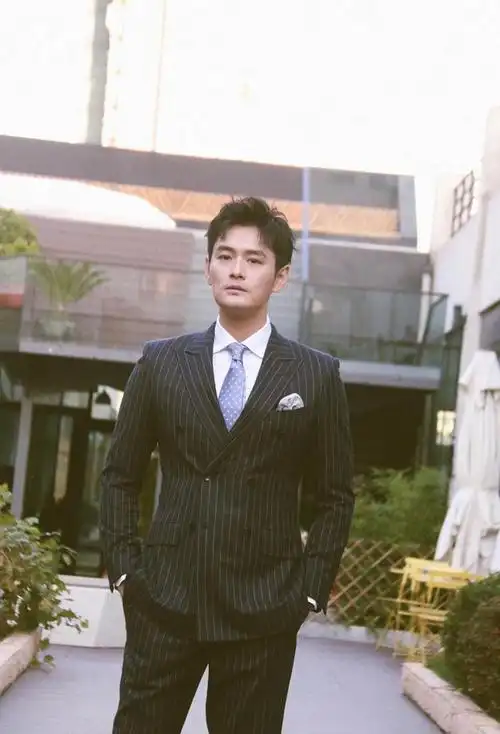 王媛可是一位勇敢追爱的女子,她的目标是王雨这位帅气的男演员.