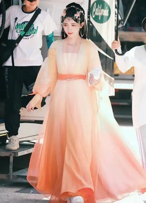 鞠婧祎换妆失败新剧造型重回半永久发量多到看不见额头