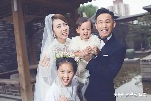 出道即巅峰,黄渤喊师爷,与妻子相爱26年不吵架,黄磊有多完美?