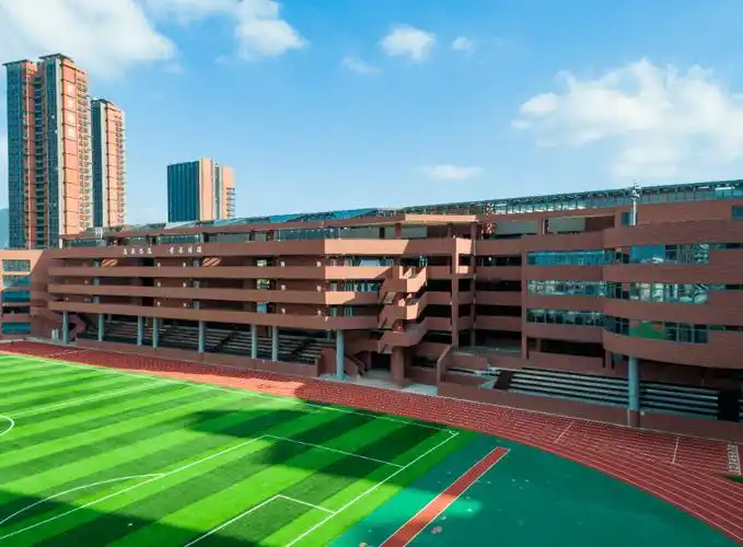 74她的校本部东北师大附中全国闻名,在多个"榜单"中排名全国top10