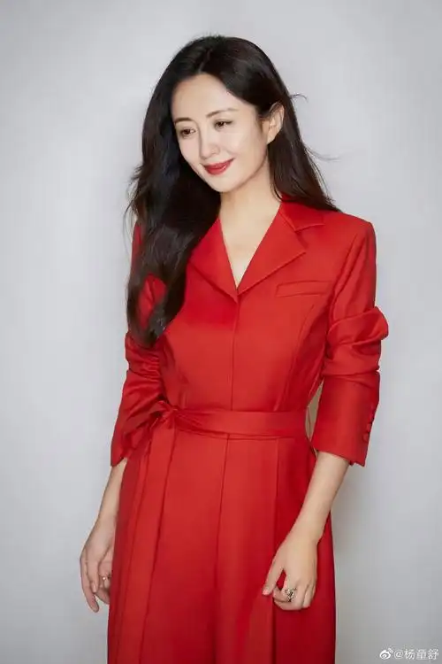 杨童舒在有趣的路上做减法丨人物