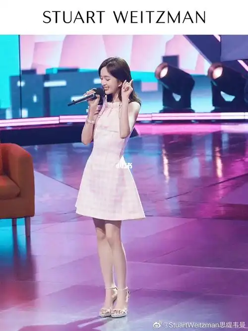 sw明星穿搭-吴宣仪