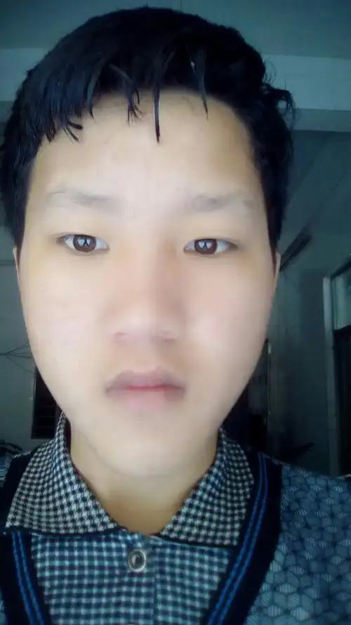 仔细看看,我眼睛长得小.