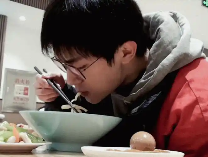 易烊千玺vlog i人常态#乖崽吃面三部曲7215