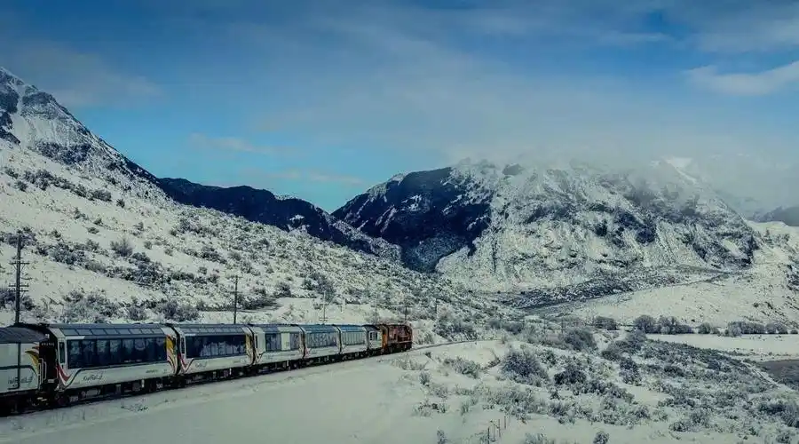 孤独星球系列全世界最棒的火车旅程都在这里