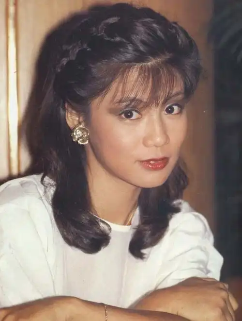 1985年5月14日,翁美玲在家中打开煤气自杀离世,身边的日历本上写着