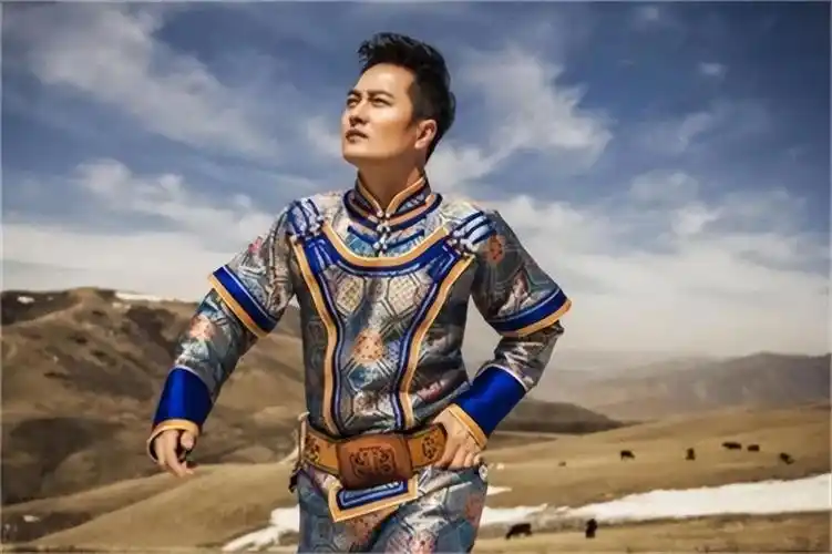 她是云飞前妻,老公星光大道成名后和她离婚,如今独自带女儿生活_克勒