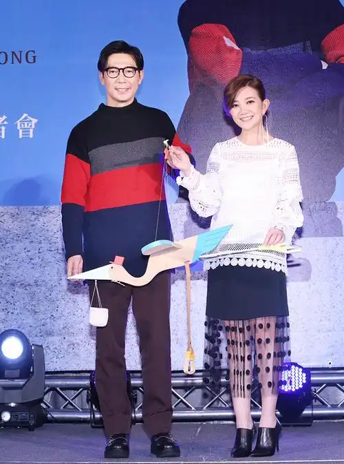 01/042018 品冠新专辑台湾发布会 梁静茹现场助阵赠"送子鸟" more