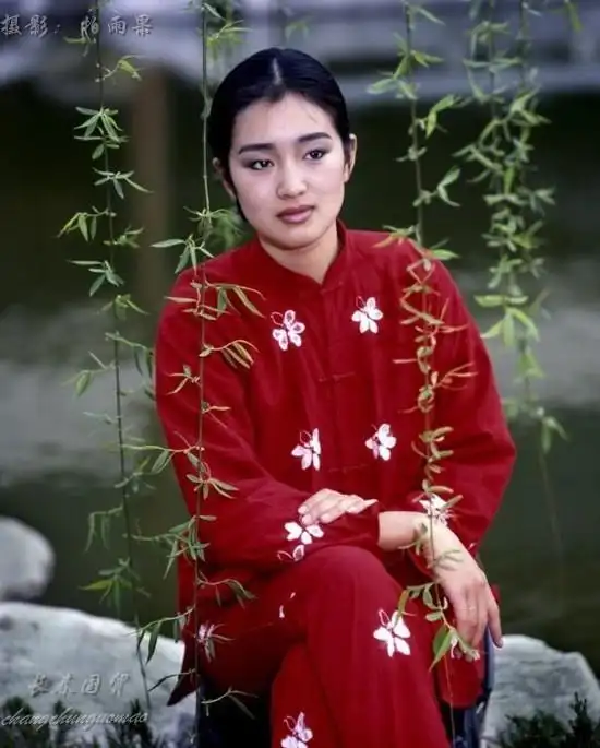 巩俐30年前旧照 曝光  清纯甜美气质出众