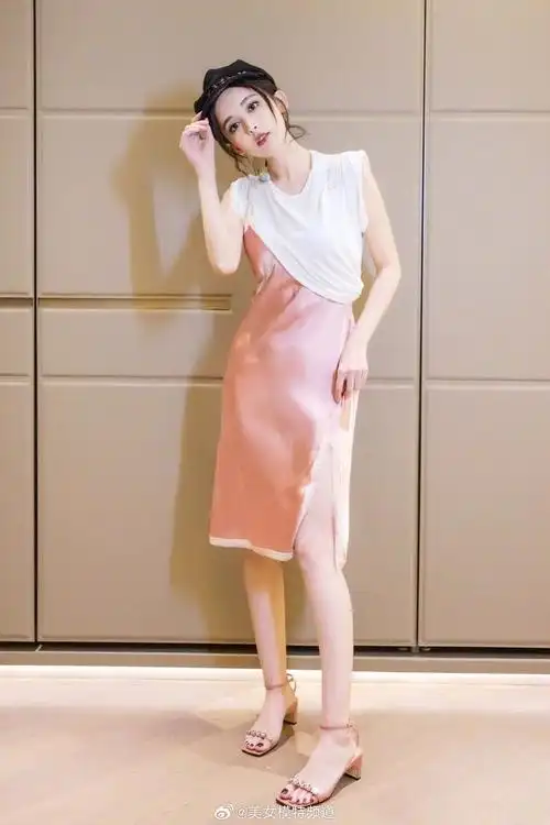 古力娜扎的一组美腿图集