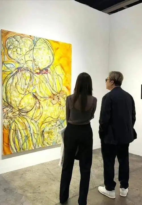 香港这一夜朱珠深v性感陈冠希变沧桑70岁林青霞优雅接地气