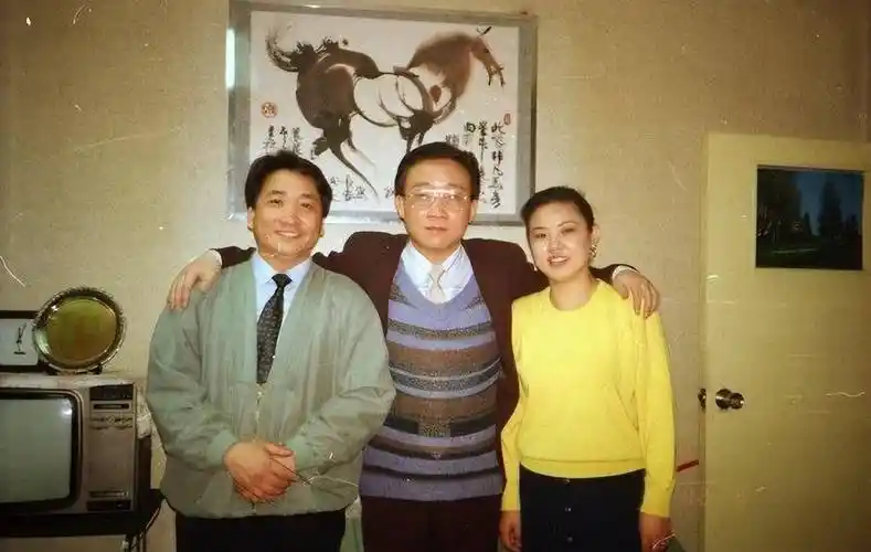 著名演员梁天:帮离世的哥哥梁左还债,同行曝他与妻子早已离婚_鞠萍