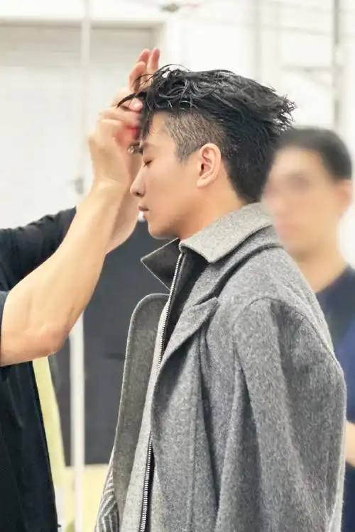 陈晓芭莎男士八月刊封面