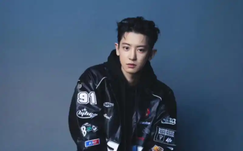 【朴灿烈】黑发侧剃 机车服