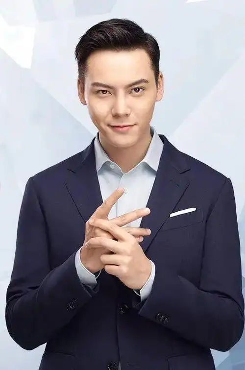 陈伟霆晒照大秀腹肌,看清身材后,网友:看完精神一整天